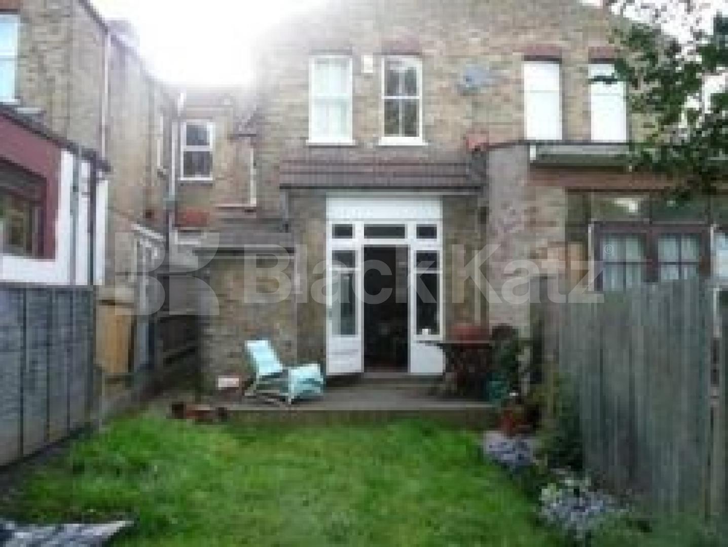 			3 Bedroom, 1 bath, 1 reception Terraced House			 Natal Road, BOUNDS GREEN N11